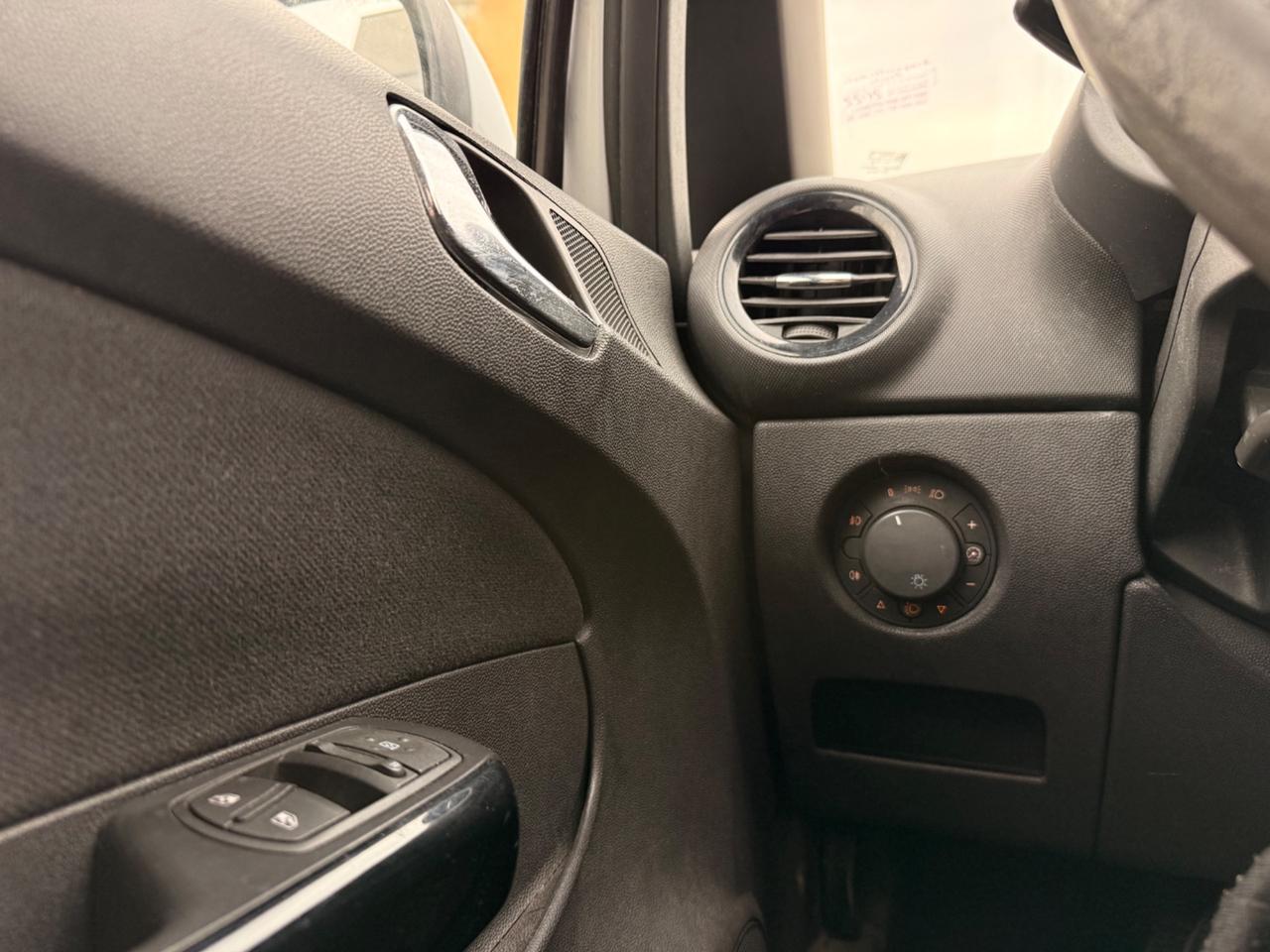 Opel Corsa Restayling 1.2 benz 5 porte Full Perfetta