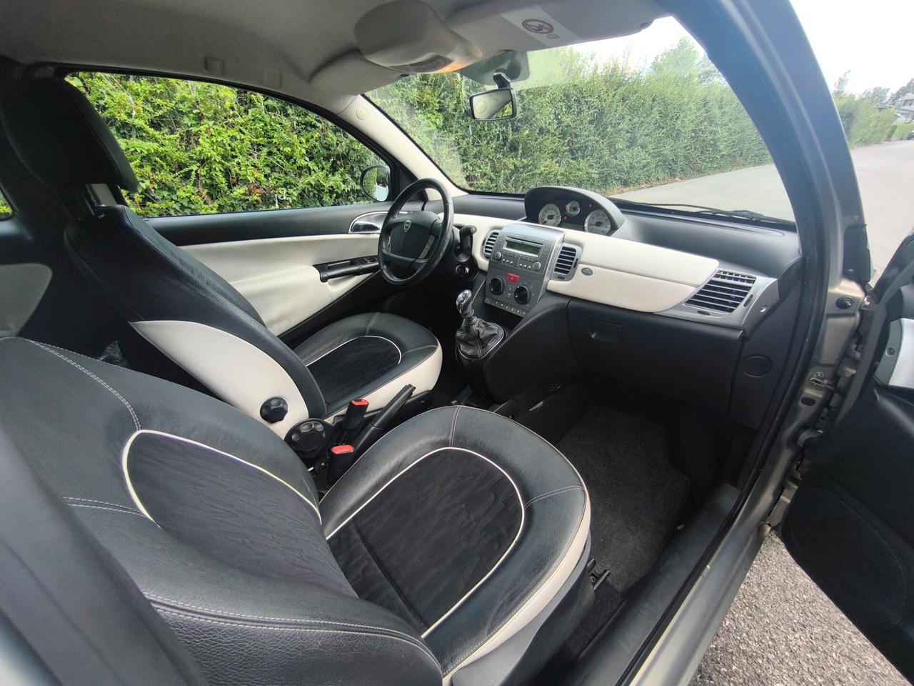 LANCIA YPSILON 1,2 BENZ- KM 110000-OK NEOPATENTATI