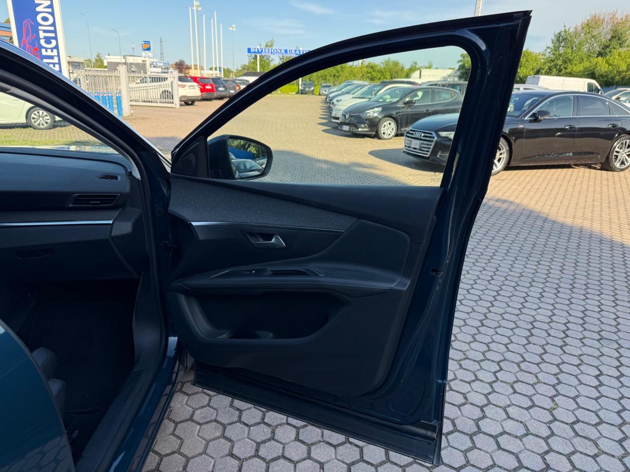 Peugeot 3008 Hybrid 225 e-EAT8 Allure