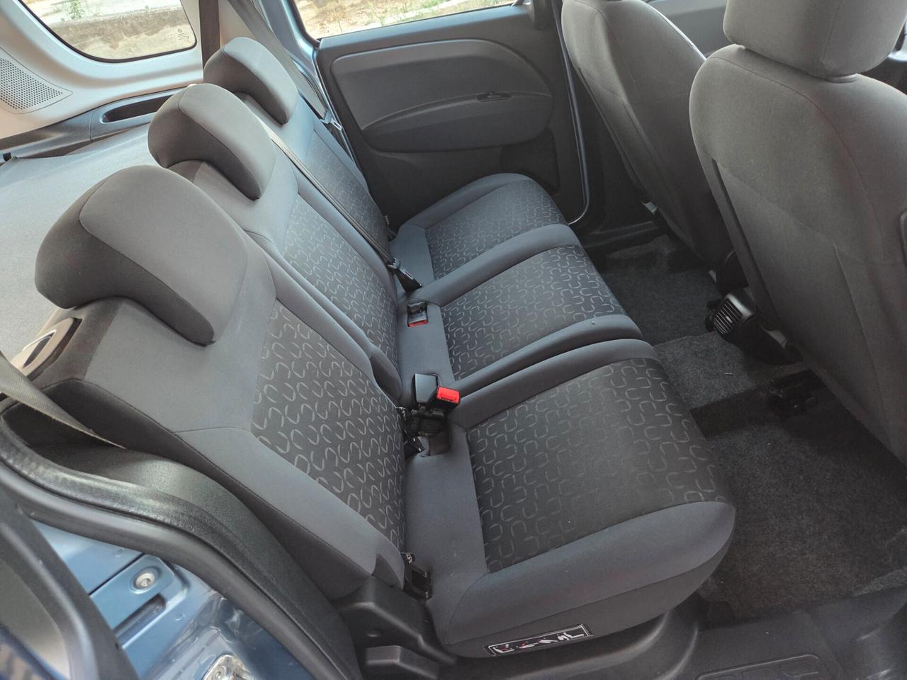 FIAT DOBLO 1.6 DIESEL 5 POSTI ANNO 2013 KM CERTIFICATI