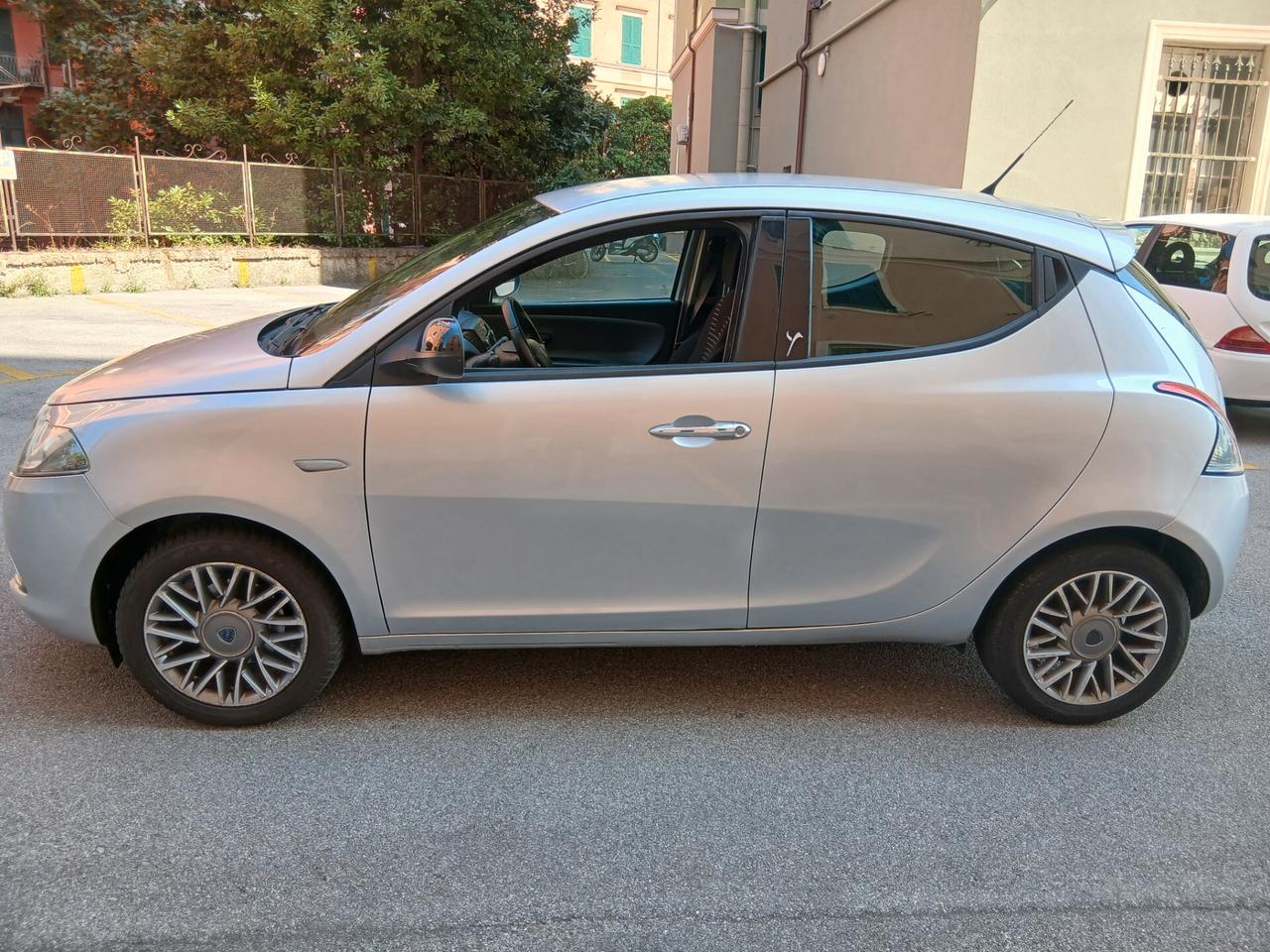 Lancia Ypsilon 1.2 69 CV 5 porte S&S Platinum