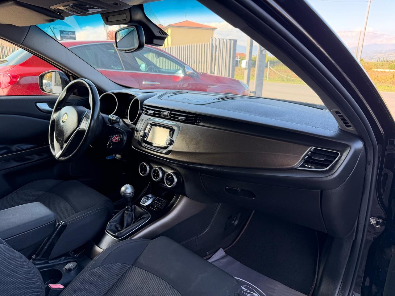 Alfa Romeo Giulietta 1.4 Turbo okenopatentati Total Black