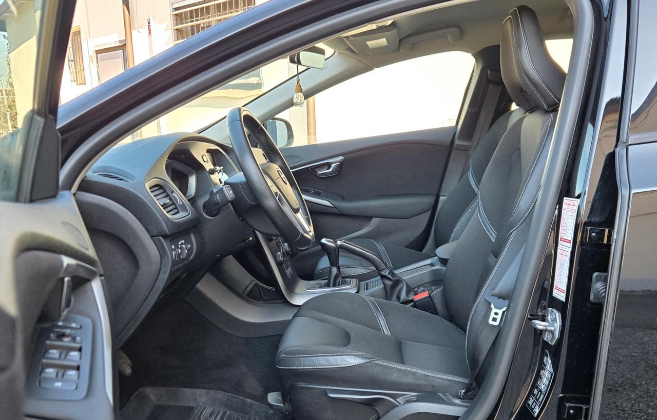 VOLVO V40 D2 MOMENTUM 2.0 DIESEL