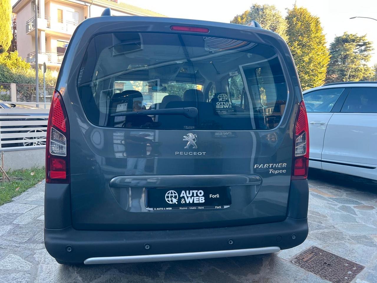 PEUGEOT PARTNER TEPEE 1.6 HDi 92cv OUTDOOR NEOPAT