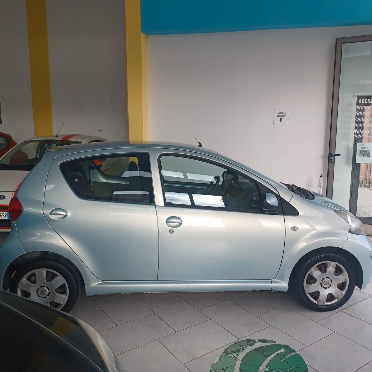 100248KM AYGO 1.0 NEOPATENTATI ECONOMICA