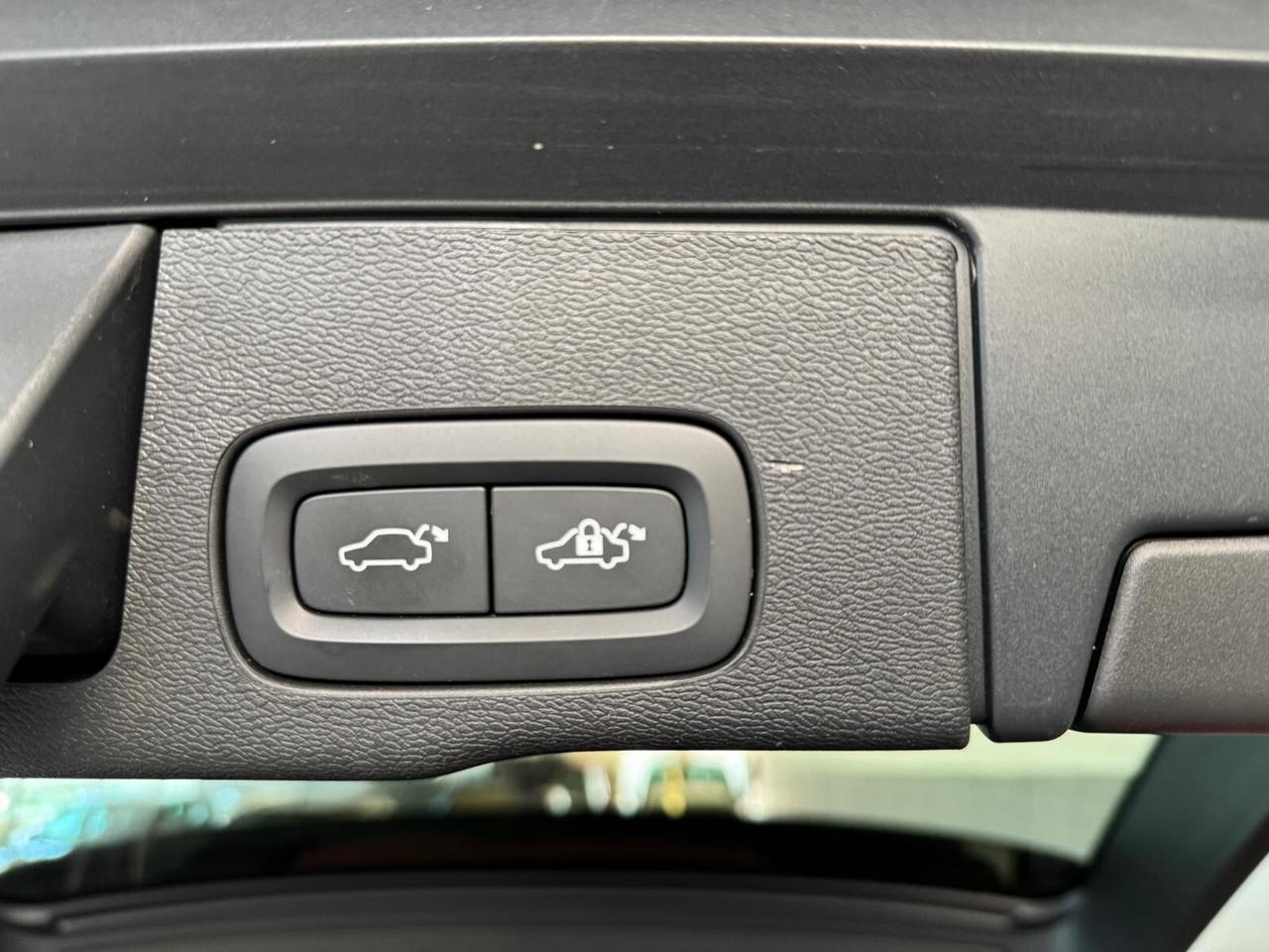 Volvo XC 60 XC60 B4 (d) AWD Geartronic Momentum