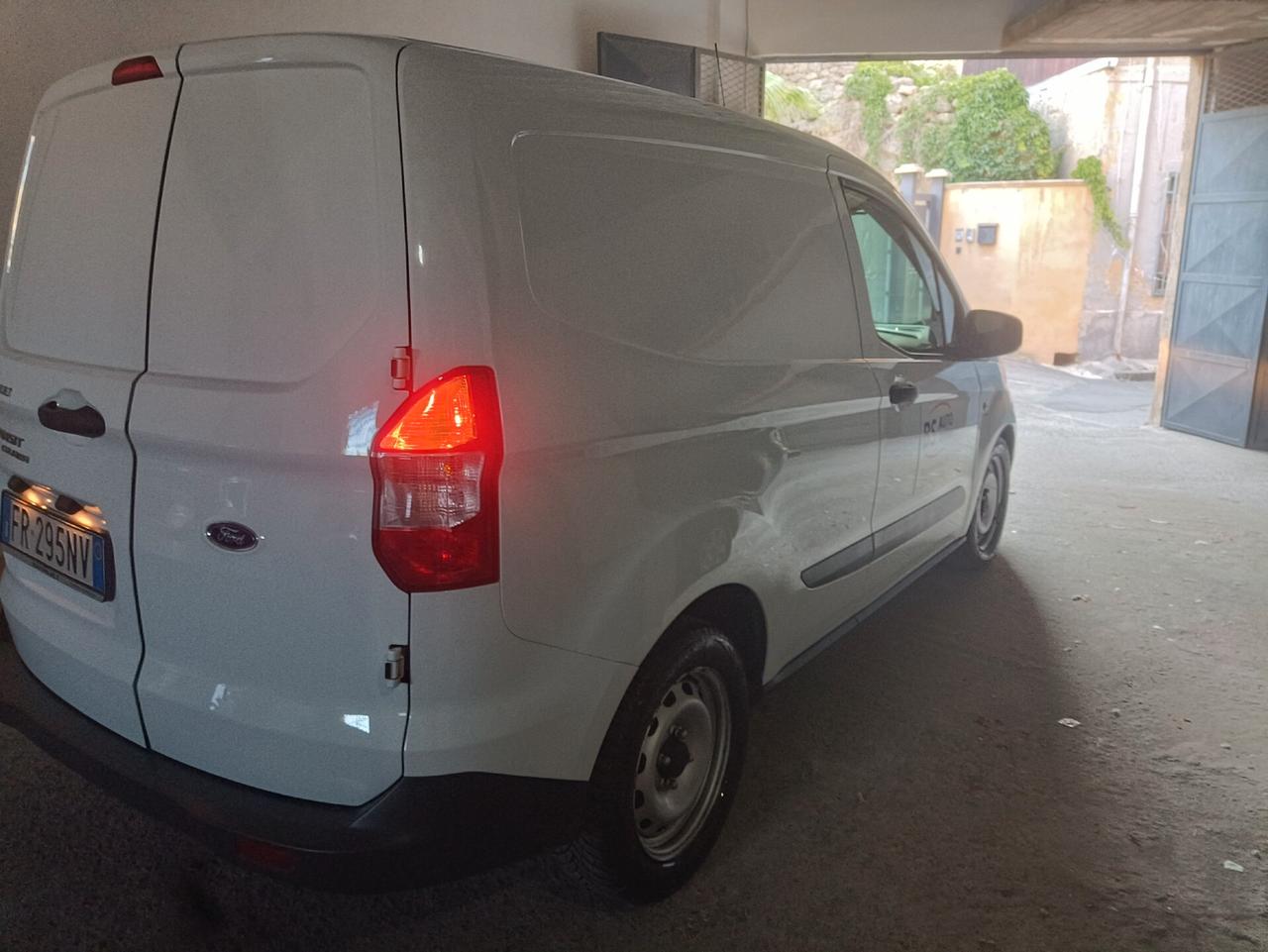 Ford Transit Courier 1.5 TDCi 75CV Van Entry