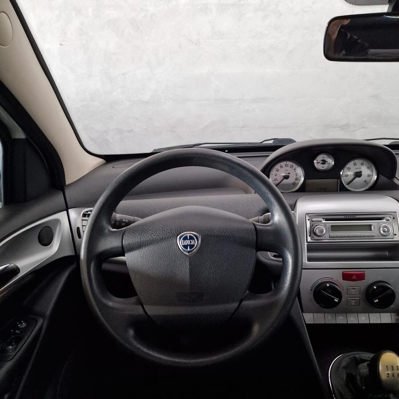 Lancia Ypsilon 1.3 MJT 75 CV Unyca