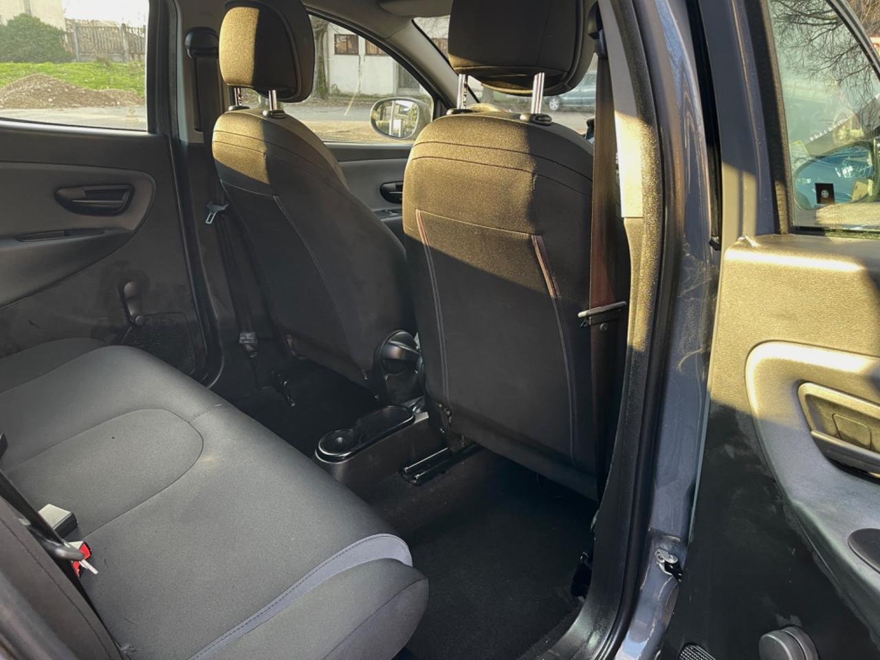 Lancia Ypsilon 1.2 69 CV 5 porte Platinum per Neopatentati 2016