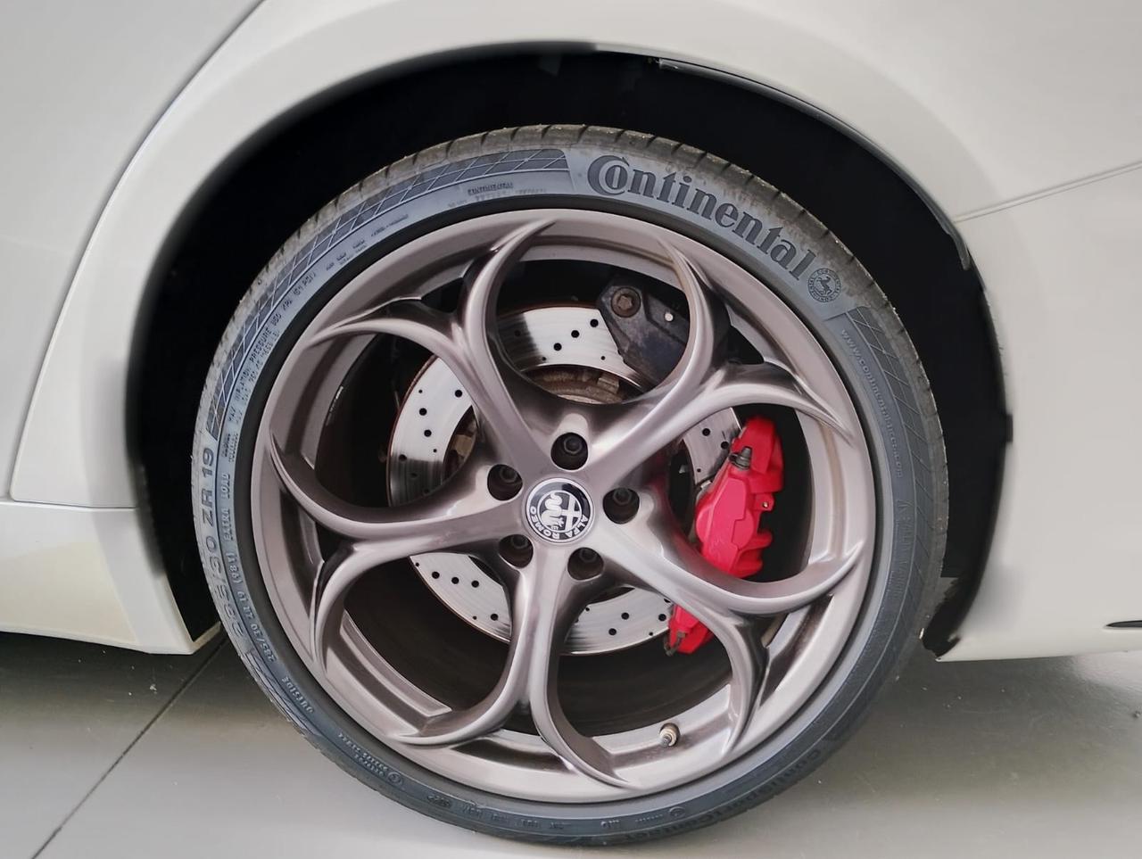 Alfa Romeo Giulia 2.9 V6 Bi-Turbo AT8 Quadrifoglio