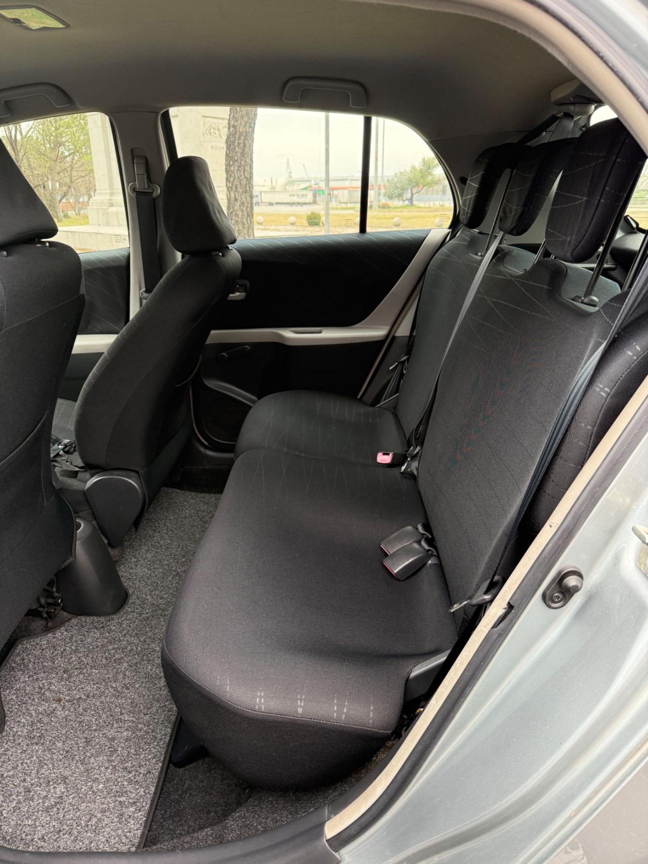 Toyota Yaris 1.0 5 porte