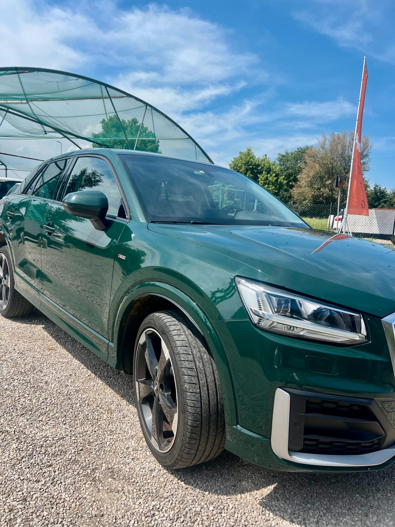 Audi Q2 35 TDI S tronic Identity Black