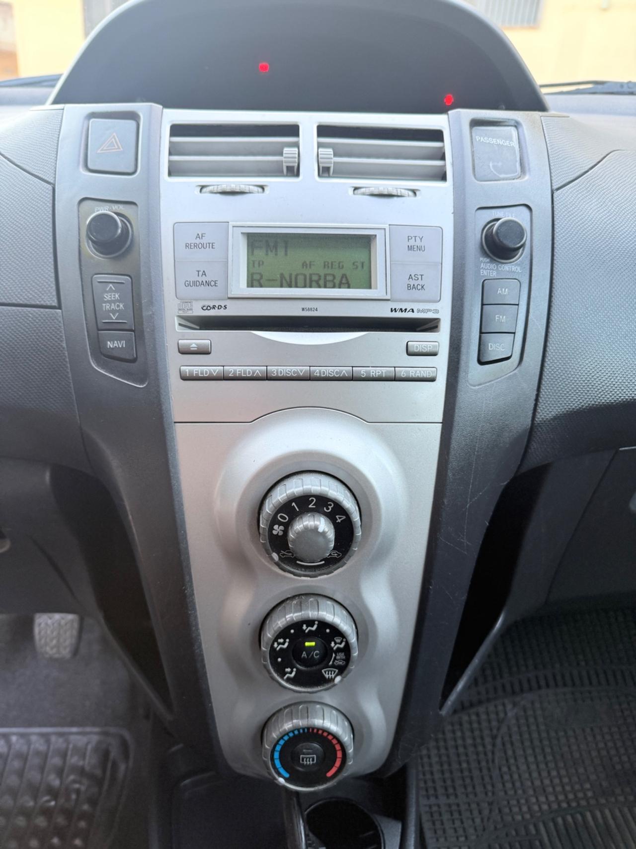 Toyota Yaris 1.0 5 porte