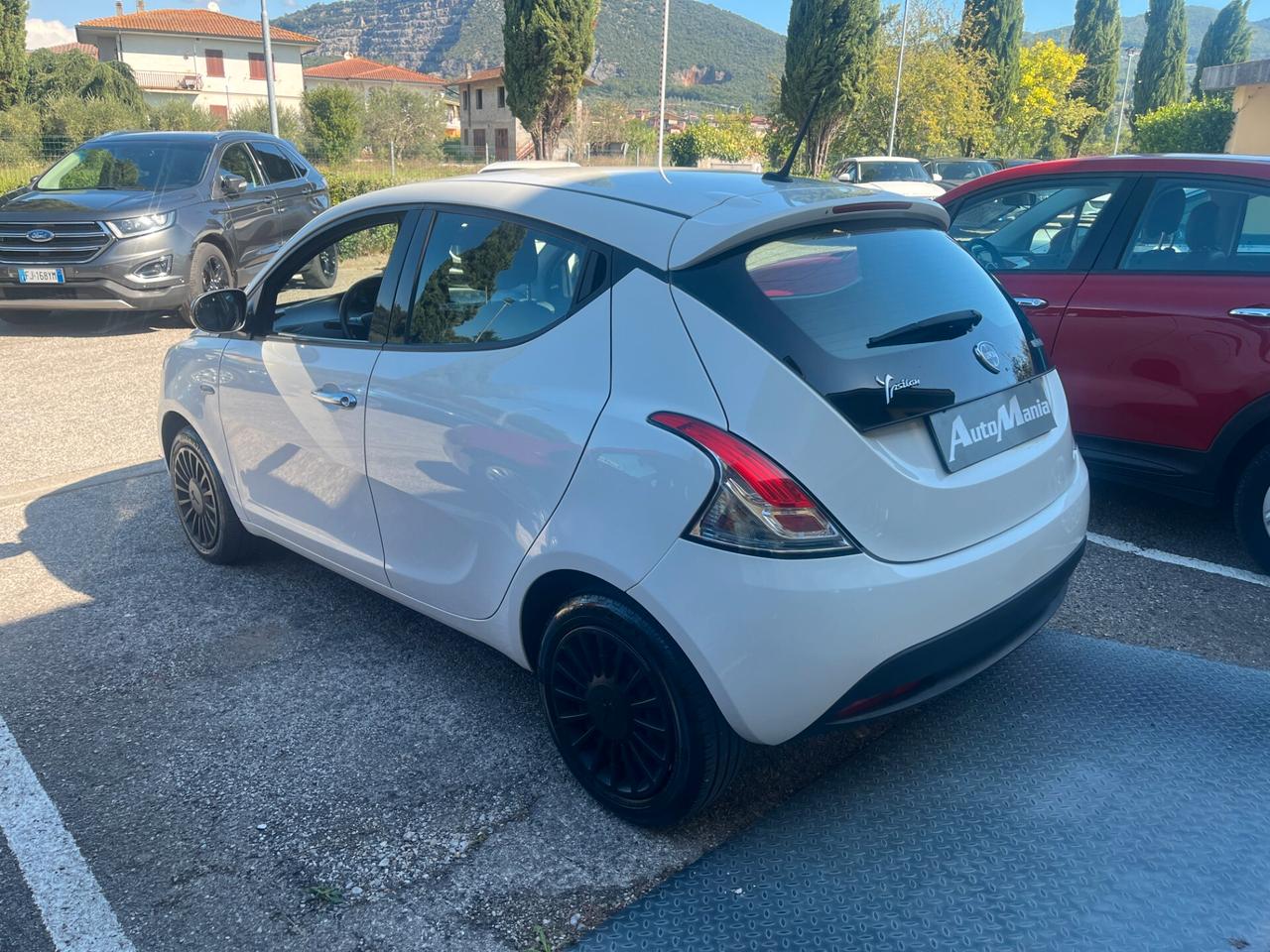 Lancia Ypsilon 1.0 FireFly 5 porte S&S Hybrid Silver