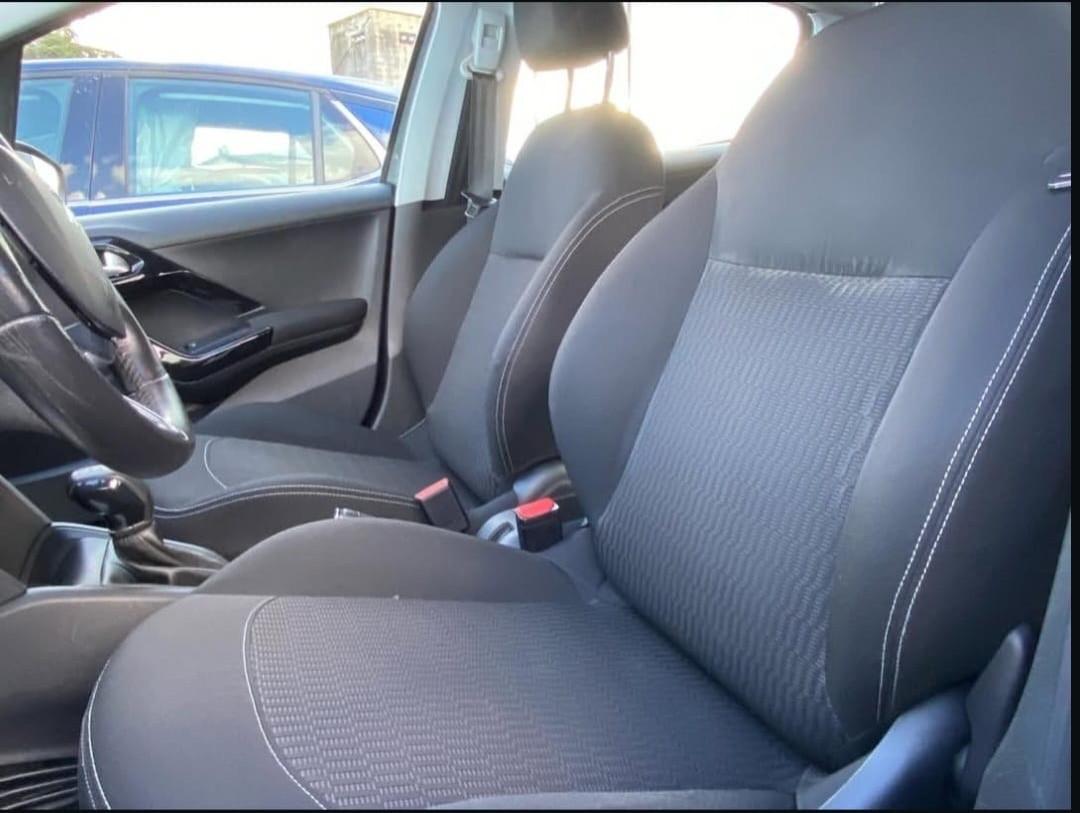 Peugeot 208 PureTech 82 5 porte Allure