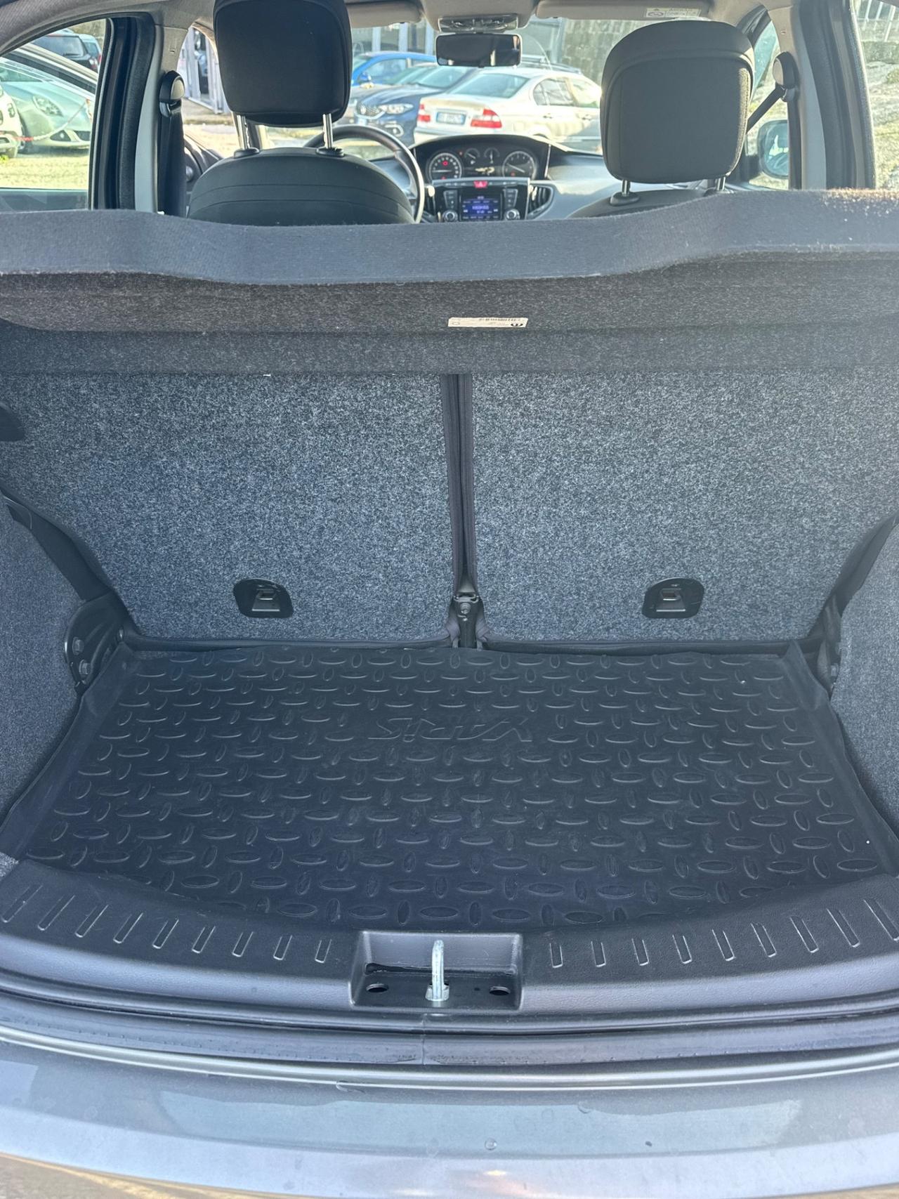 Lancia Ypsilon 1.2 69 CV 5 porte Gold