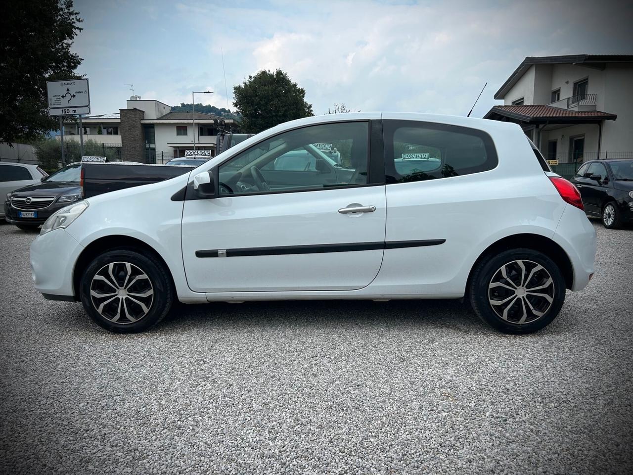 Renault Clio 1.2 16V - UNIPROPRIETARIO-NEOPATENTATI