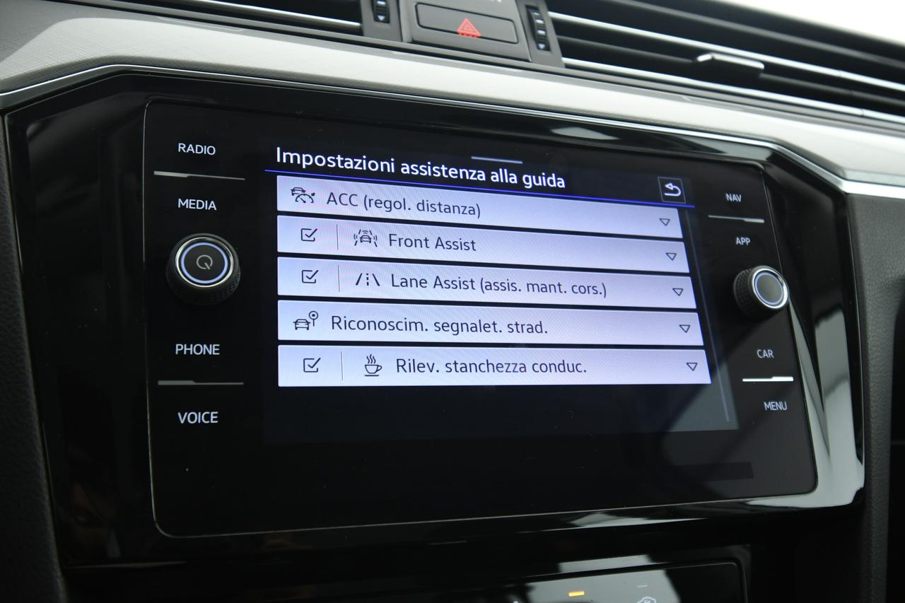VOLKSWAGEN Passat Variant 2.0 tdi Business 122cv dsg NEOPATENTATI+ACC+CAMERA