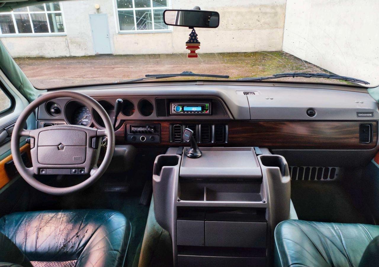 Dodge RAM Minibus Limited 5.2 V8-PESCARA-