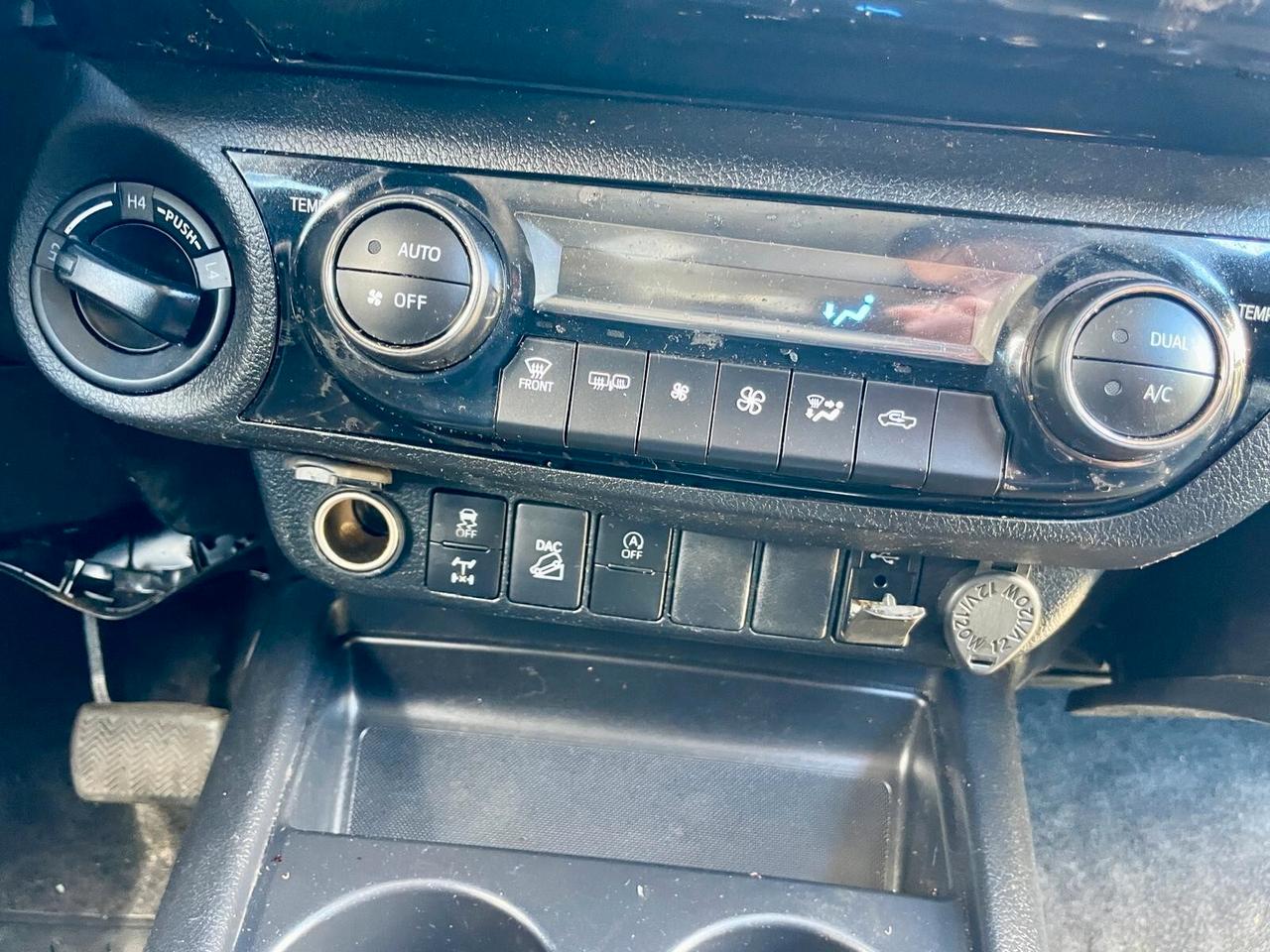 Toyota Hilux 2.4 D-4D 4WD 4 porte Double Cab Lounge ***INCIDENTATO**