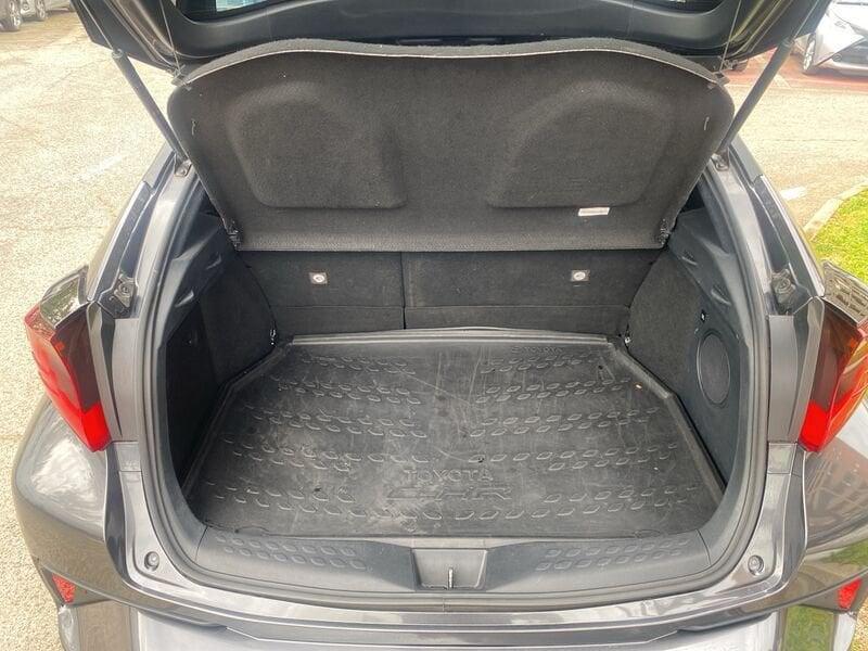 Toyota C-HR 2.0 Hybrid E-CVT Style IVA ESPOSTA