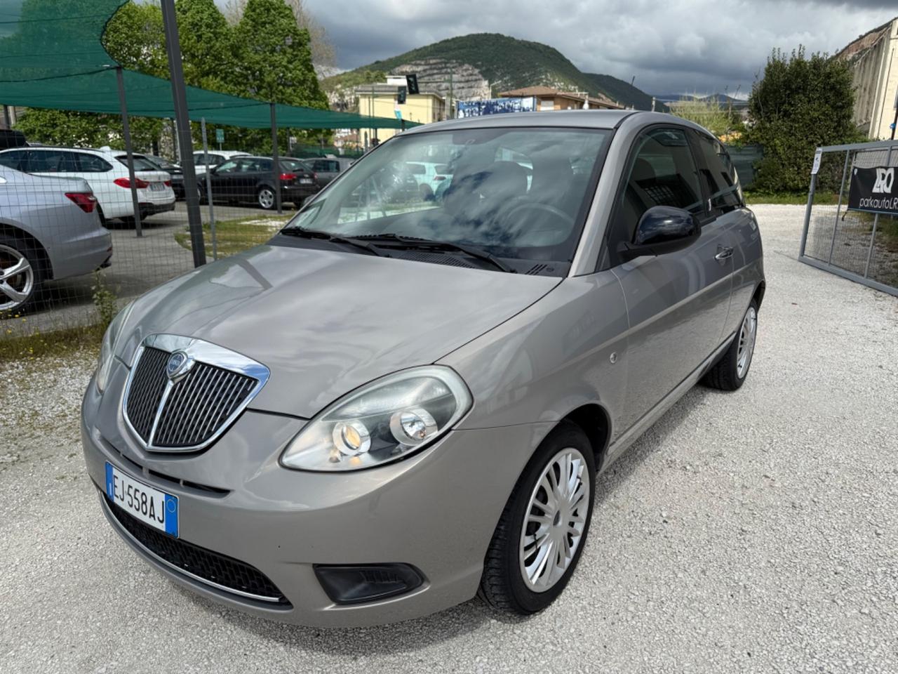Lancia Ypsilon 1.3 MJT 75 CV Platino Ok neopatent Euro5