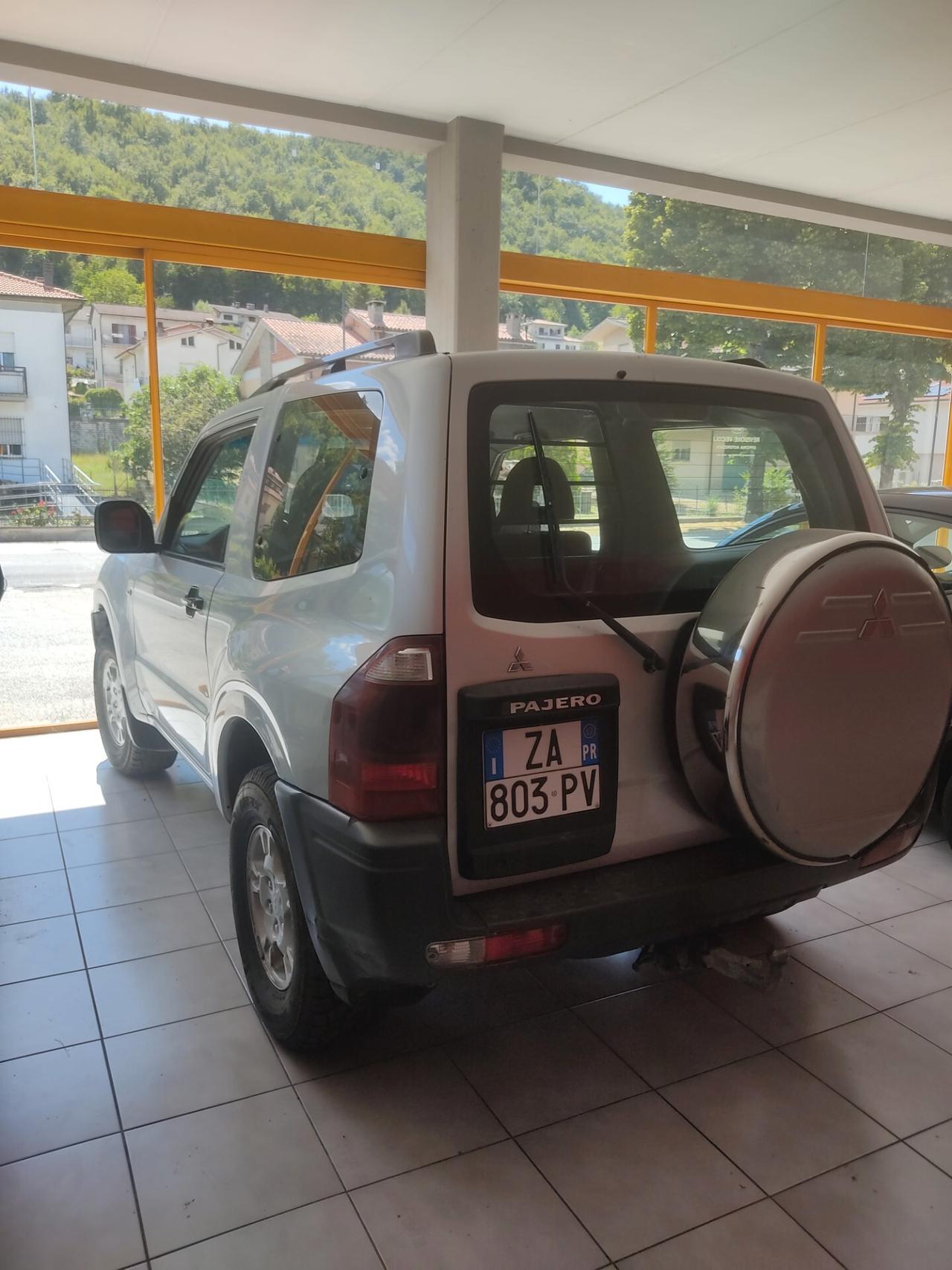 Mitsubishi Pajero 2.5 TDI 3p. GL