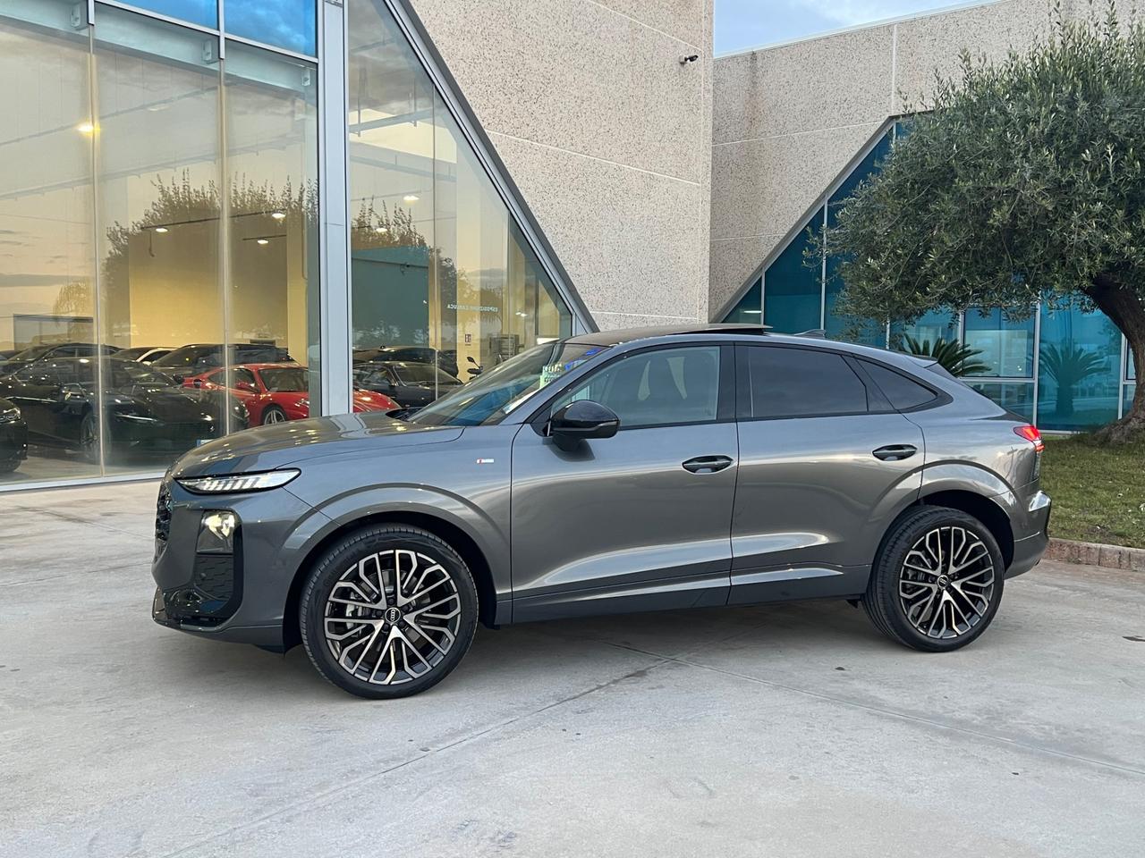 Audi Q3 Spb 2.0 S line Possibilità noleggio no scoring