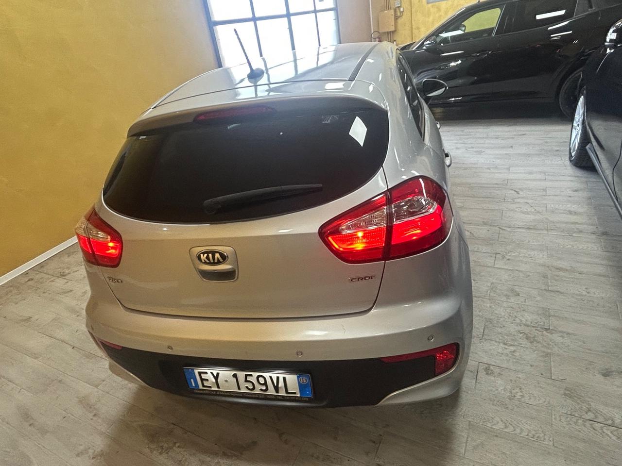 KIA RIO 1.4 Crdi 90 cv “FULL LED/NAVI/RETRO”-2015