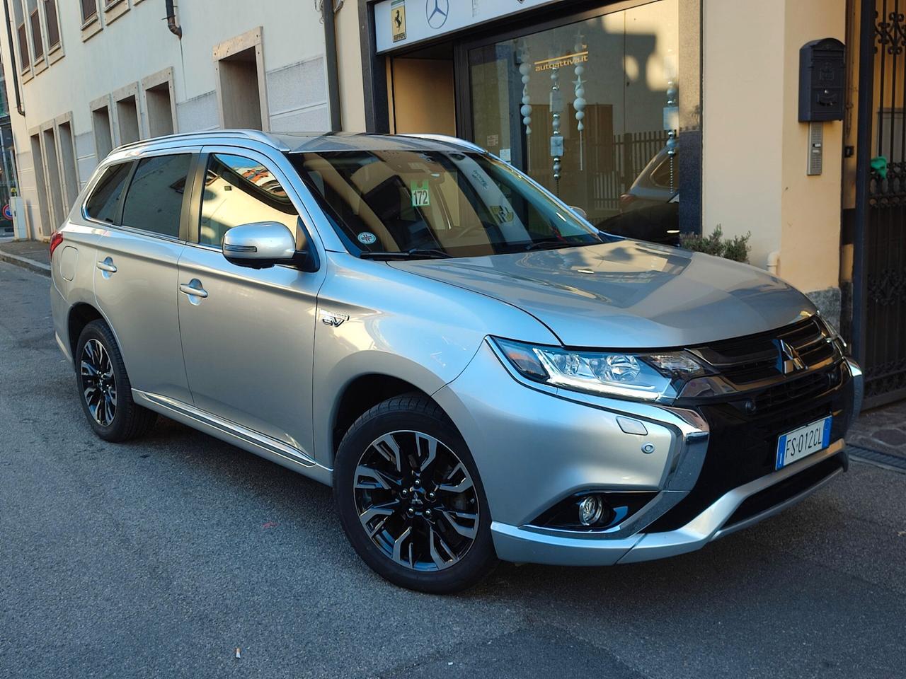 Mitsubishi Outlander 2.0 Hybrid 4WD PHEV Instyle Diamond SDA