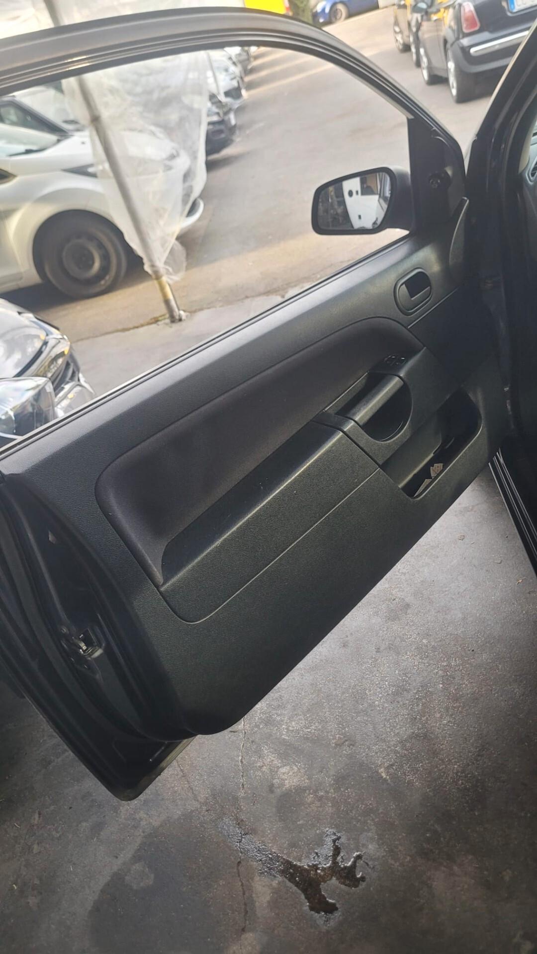 Ford Fiesta 1.2 BENZINA