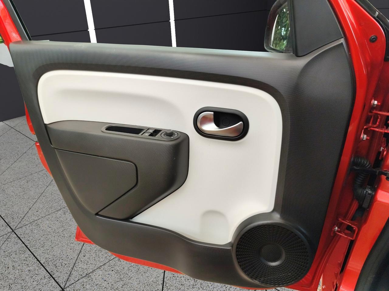 RENAULT Twingo 3ª serie Twingo SCe EDC La Pari...