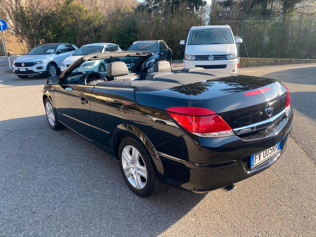 Opel Astra TwinTop 1.6 16V VVT Enjoy