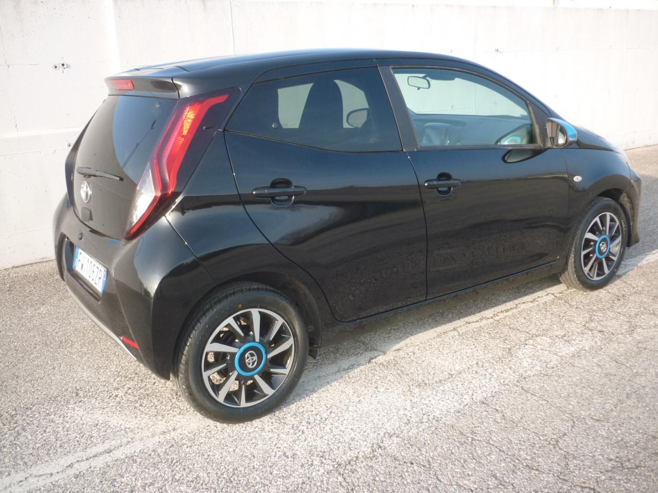 Toyota Aygo 1.0 VVT-i 72 CV 5 porte x-trend