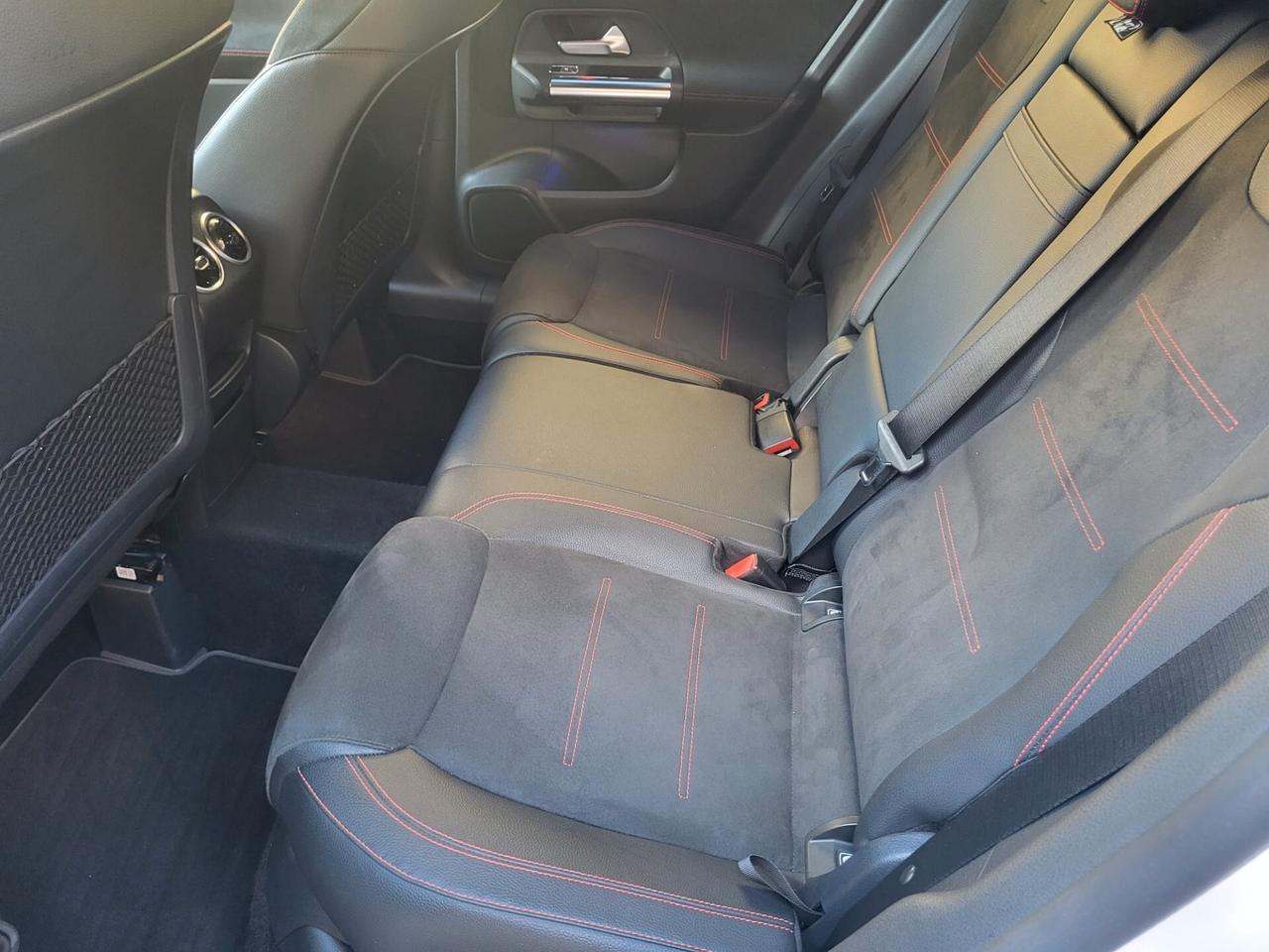 Mercedes Gla 200 d Automatic Premium+Fari Multibeam+Luci Ambiente..