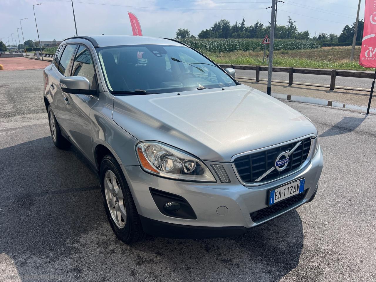 VOLVO XC60 2.4 D 163CV AWD Geartronic Momentum MOLTO BEN TENUTA
