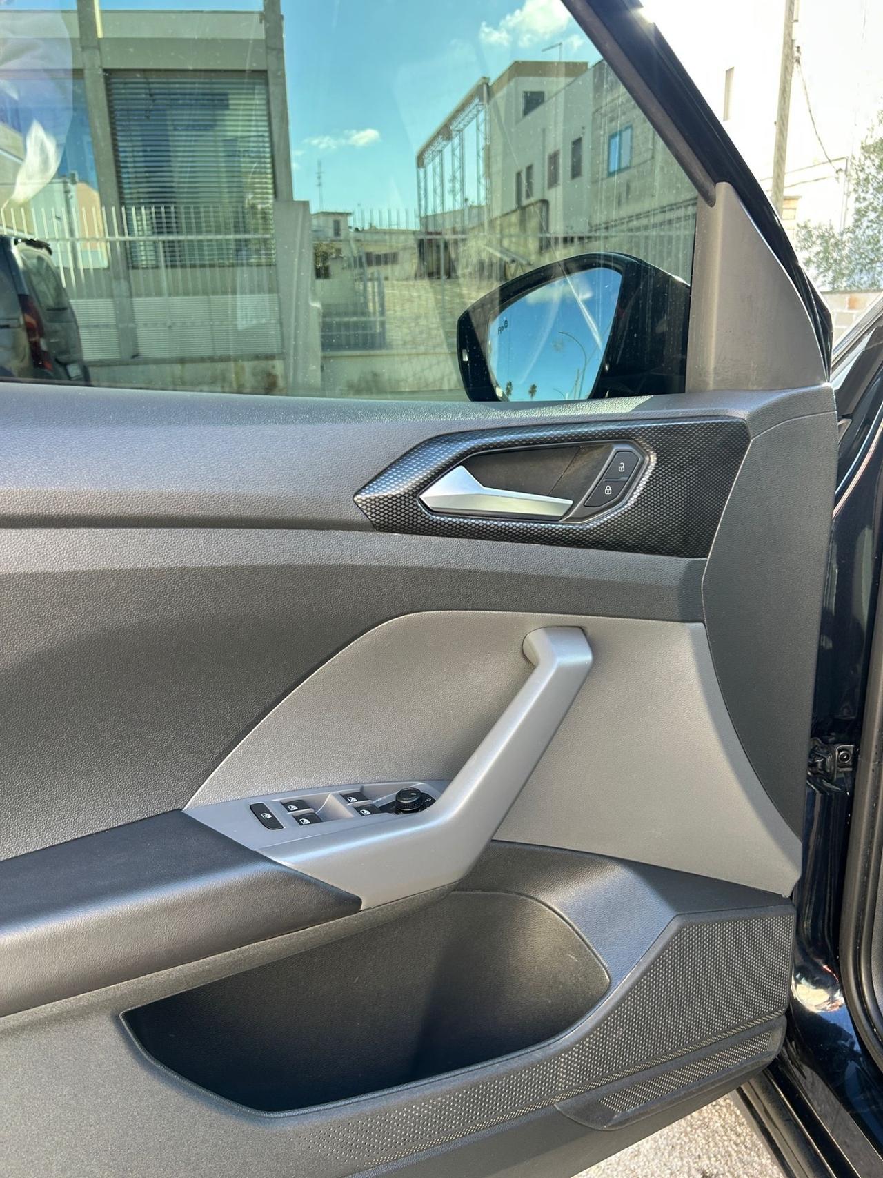 Volkswagen T-Cross 1.6 TDI DSG-2020 !TOTAL BLACK!