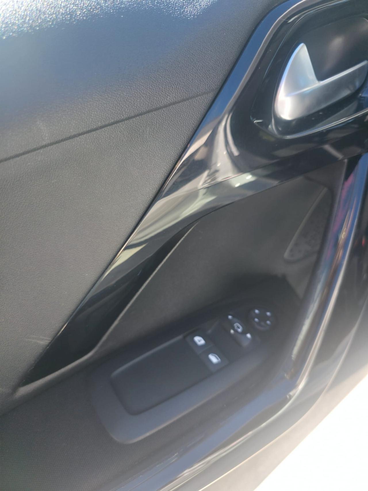 Peugeot 208 PureTech 82 Stop&Start 5 porte Signature