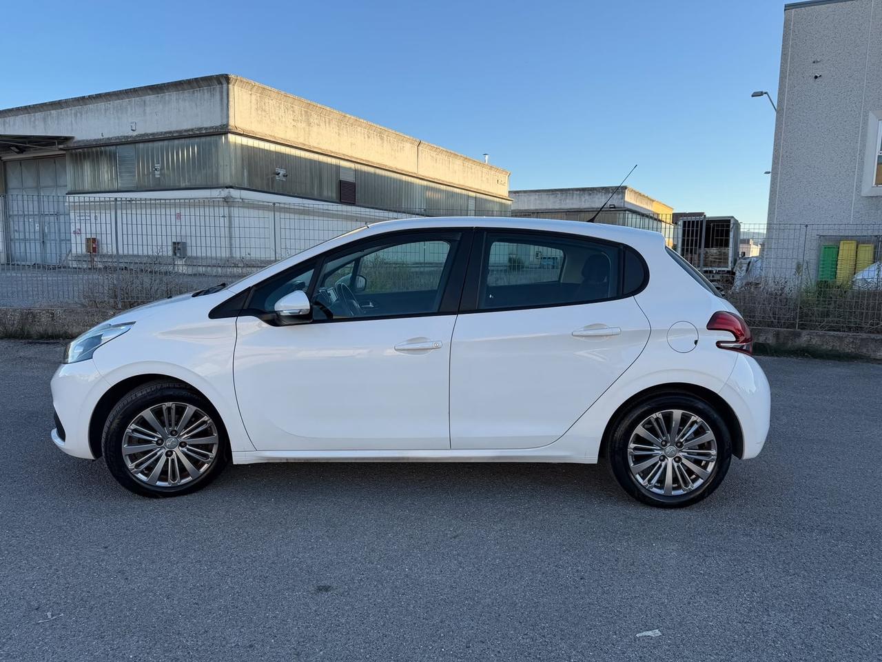 Peugeot 208 87000 KM GARANZIA 12 MESI