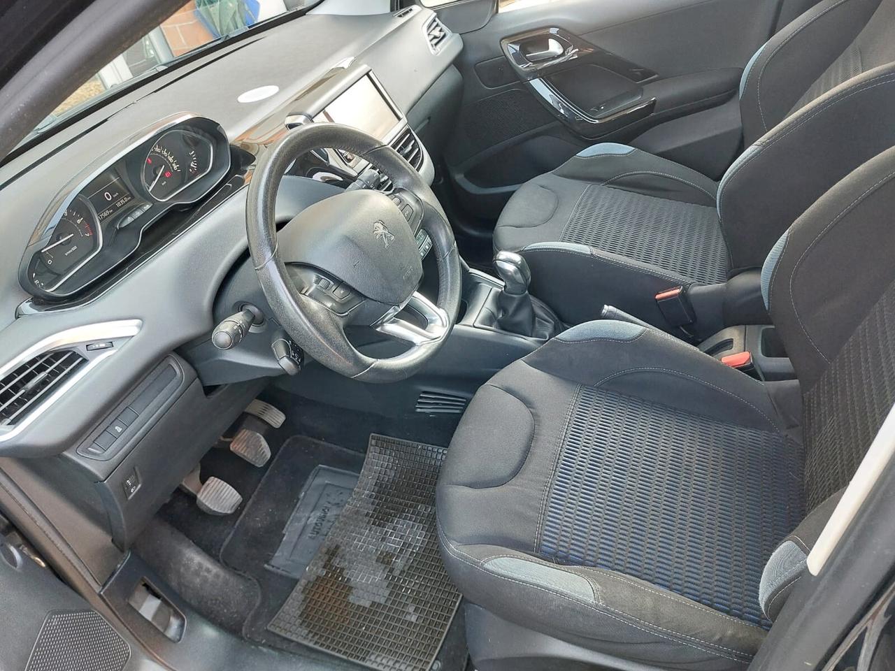Peugeot 208 PureTech 82 5 porte Allure OK NEOPATENTATI