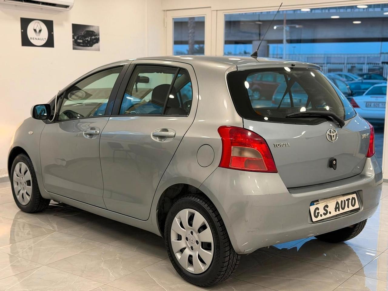 Toyota Yaris 1.0 5 porte Sol