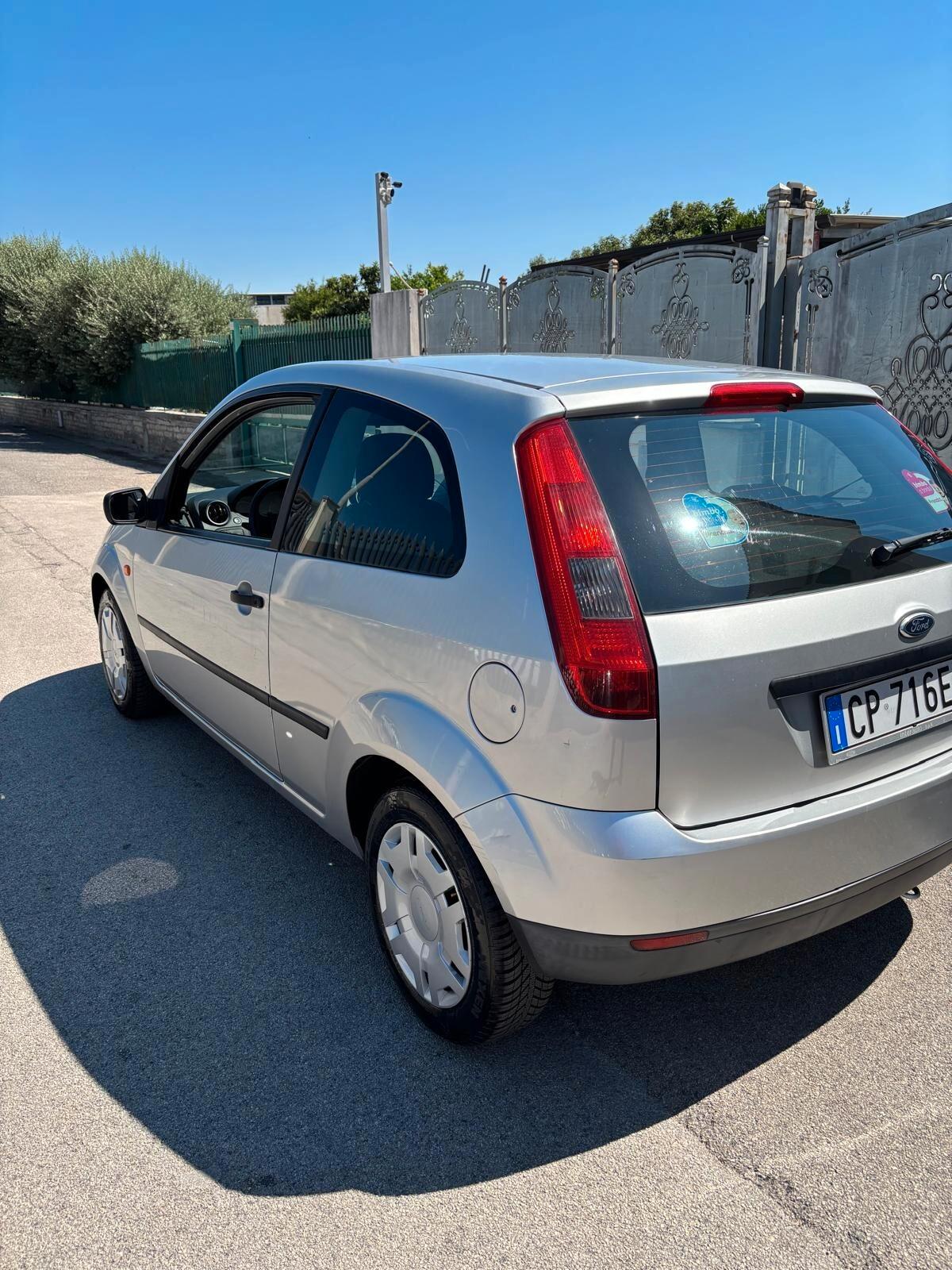 Ford Fiesta 1.4 16V 5p. Ghia ANNO 2004