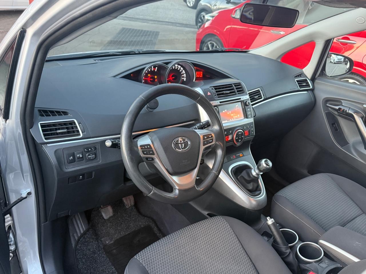 Verso 1.6 D-4D Style 7 posti-unipro-rate-garanzia