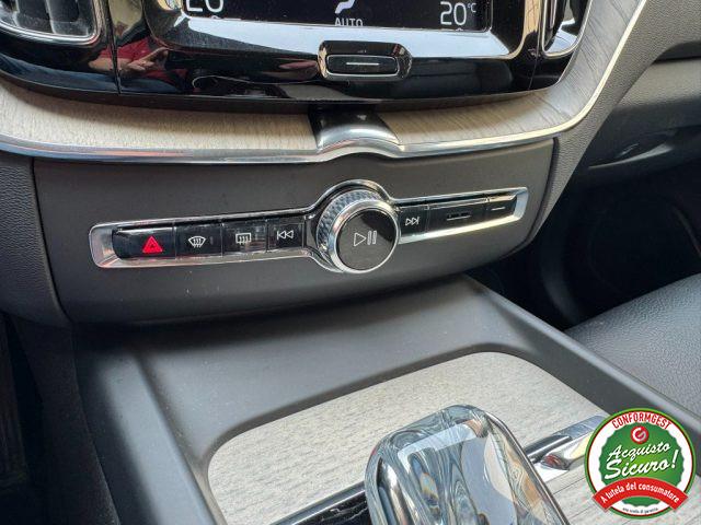 VOLVO XC60 B4 (d) AWD Inscription R.L.19" Sedili Pelle