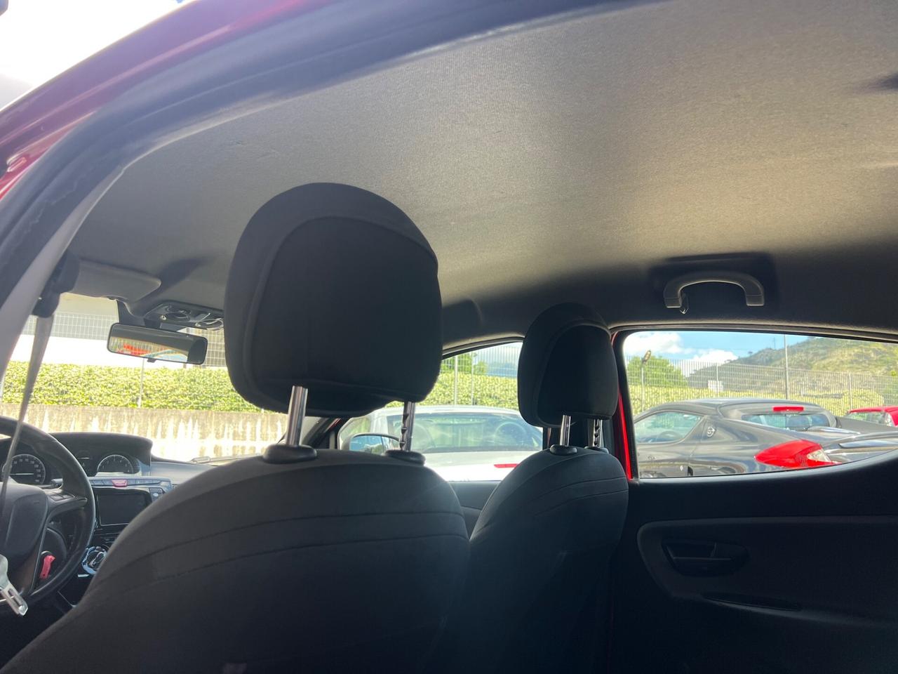 Lancia Ypsilon 0.9 TwinAir 85 CV 5 porte Metano Ecochic Silver