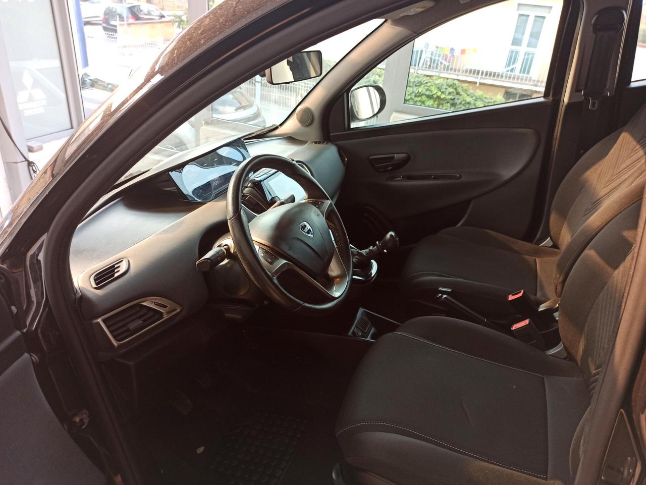 Lancia Ypsilon 1.0 FireFly 5 porte S&S Hybrid Ecochic Gold