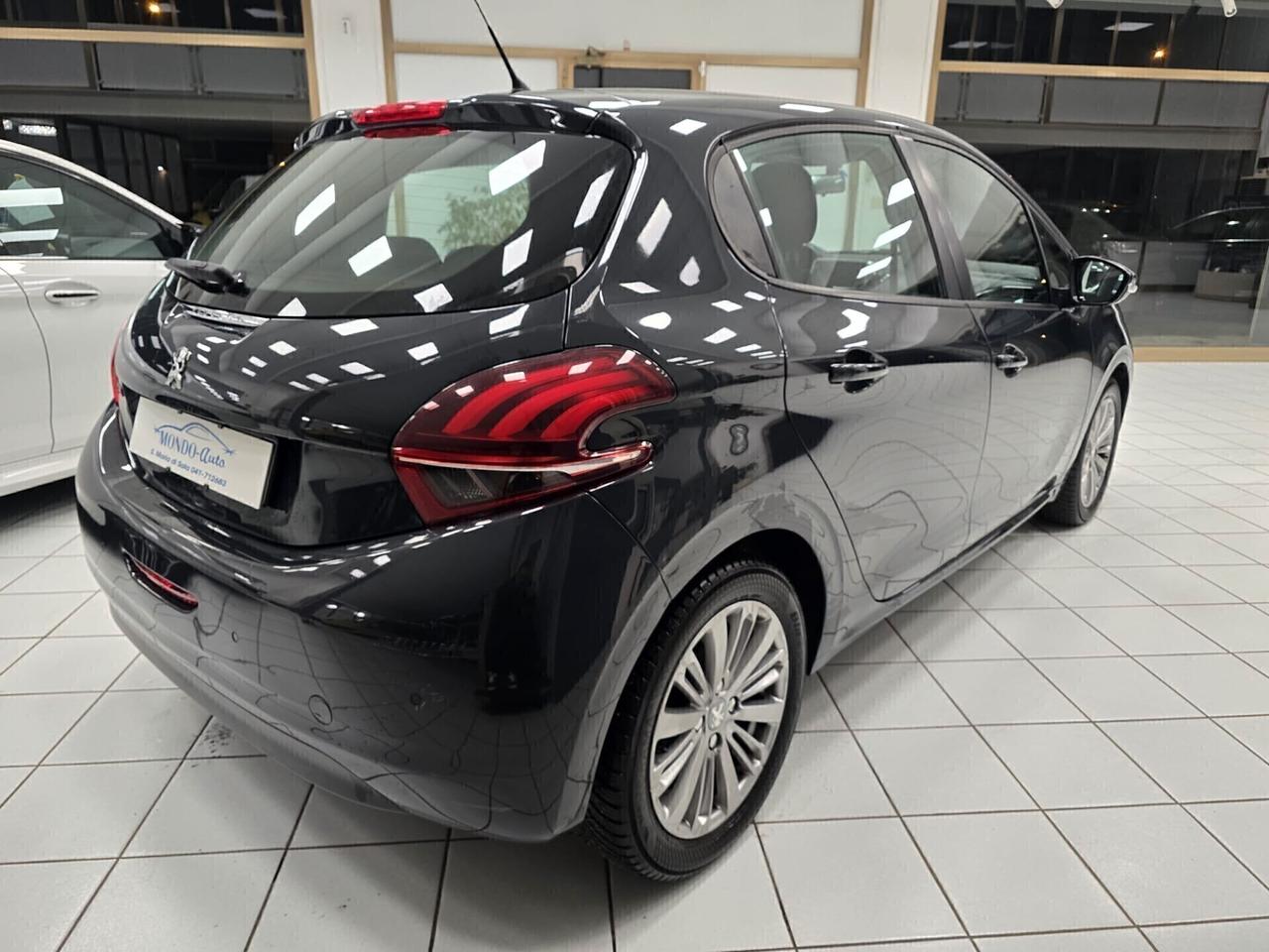 Peugeot 208 PureTech 82 5 porte Active 2018 NEOPATENTATI