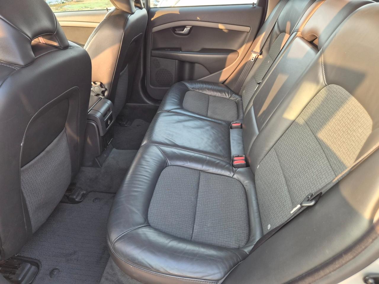 Volvo V70 D5 R-design