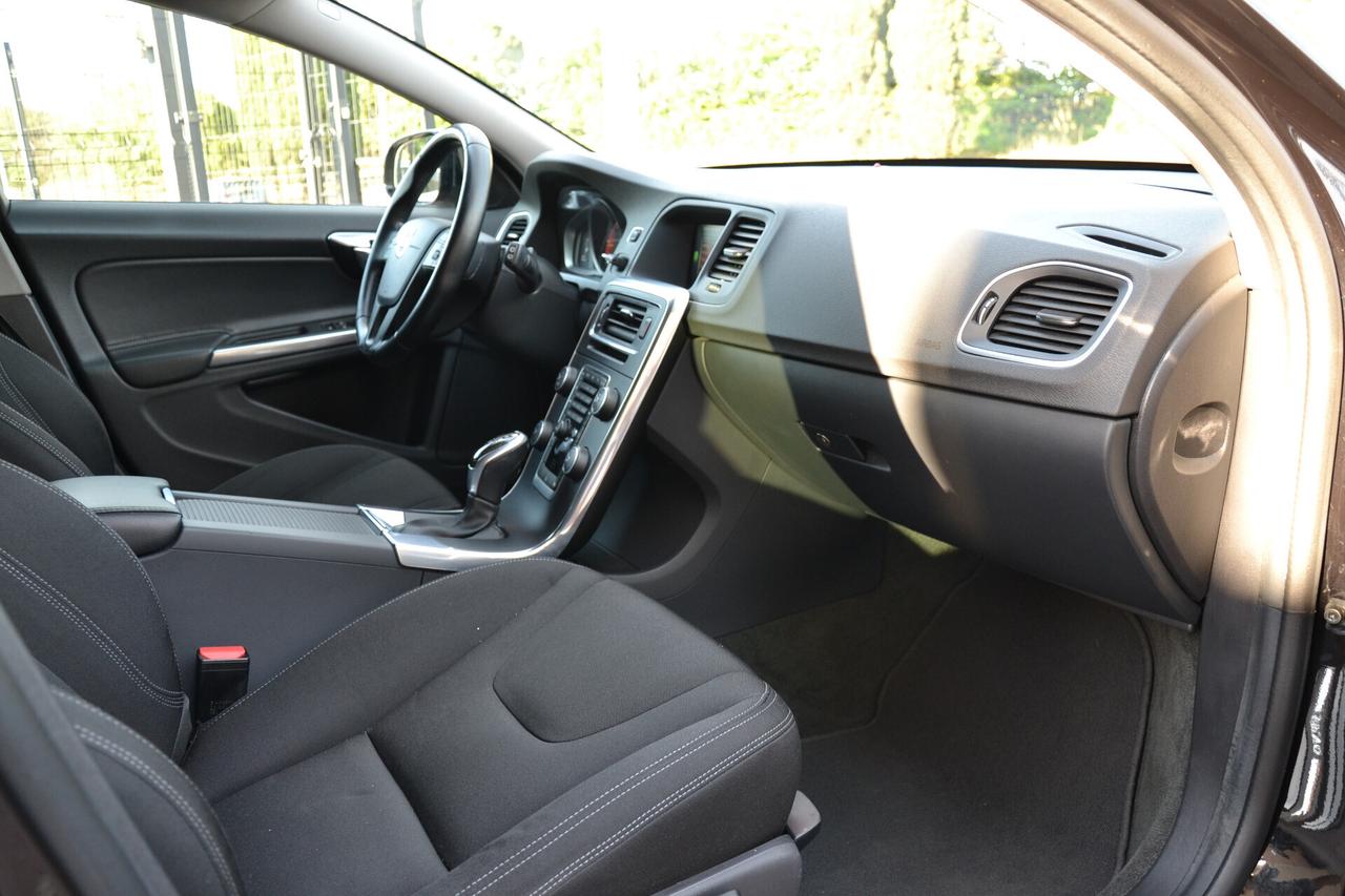 Volvo V60 Cross Country 2.0 D3 150CV AUTO. MOMENTUM **PREZZO VERO**UNIPRO'