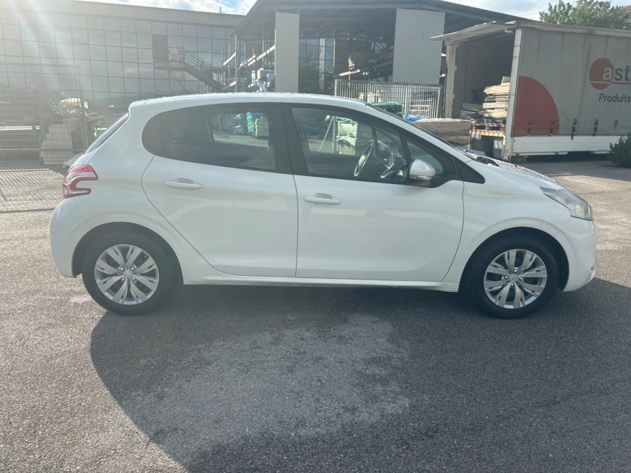 Peugeot 208 1.4 HDi 68 CV 5 porte Active